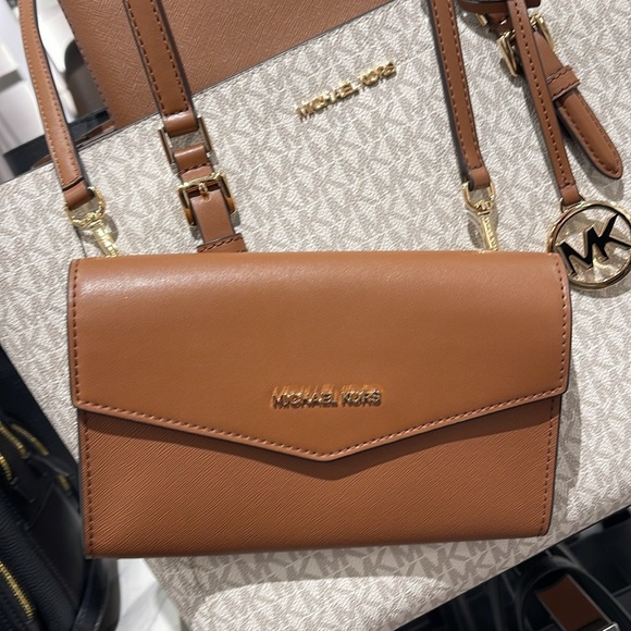 Michael Kors Charlotte Large 3-in-1 Signature Logo Tote Crossbody Shoulder Bag - Picture 2 of 16